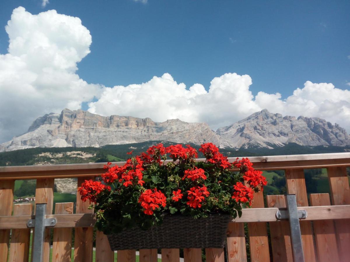 Ciasa De Munt Appartement La Villa  Buitenkant foto